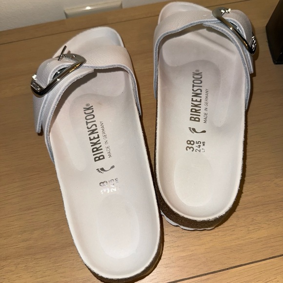 Birkenstock Women's White Sandals - Picture 3 of 7